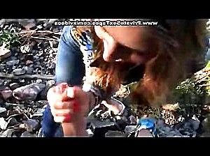 Русское порно - Парочка шпилится в тачке и на улице