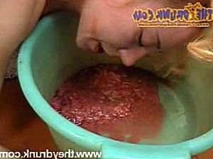 Русское порно - Озабоченный мужик жарит пьяную спящую блондинку